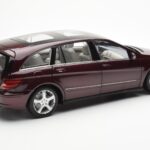 Mercedes R-Class W251 Rood Metallic Minichamps 1:18 - image 3 of 8