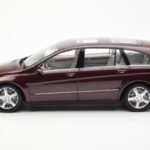 Mercedes R-Class W251 Rood Metallic Minichamps 1:18 - image 4 of 8
