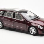 Mercedes R-Class W251 Rood Metallic Minichamps 1:18 - image 6 of 8