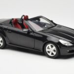 Mercedes SLK R171 Obsidian Zwart Metallic Minichamps 1:18 B66962319 - image 7 of 9
