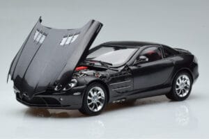 Mercedes SLR McLaren Zwart CMC 1:18 M-045F Metaal — afbeelding 2 van 10