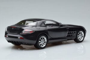 Mercedes SLR McLaren Zwart CMC 1:18 M-045F Metaal — afbeelding 3 van 10