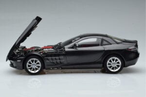 Mercedes SLR McLaren Zwart CMC 1:18 M-045F Metaal — afbeelding 4 van 10