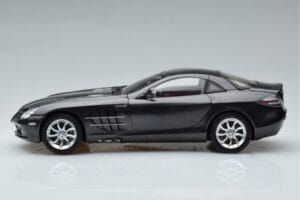 Mercedes SLR McLaren Zwart CMC 1:18 M-045F Metaal — afbeelding 5 van 10