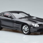 Mercedes SLR McLaren Zwart CMC 1:18 - image 6 of 10
