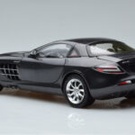 Mercedes SLR McLaren Zwart CMC 1:18 - image 7 of 10