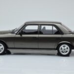 Mercedes W123 AMG 280 Grijs Otto 1:18 - image 3 of 6