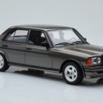 Mercedes W123 AMG 280 Grijs Otto 1:18 - image 4 of 6