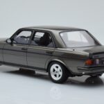 Mercedes W123 AMG 280 Grijs Otto 1:18 - image 5 of 6