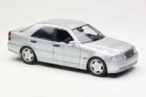 Mercedes C36 AMG W202 Zilver UT Models 1:18 180035000 Metaal — afbeelding 4 van 6