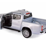 Mercedes X-Class Zilver Norev 1:18 - image 2 of 2