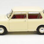 Morris Mini Minor Wit Kyosho 1:18 08964W - image 4 of 8