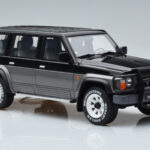 Nissan Patrol GR Y60 Grijs Otto 1:18 - image 4 of 6