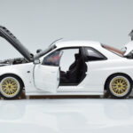 Nissan Skyline GT-R R34 Nismo Z-Tune Wit MotorHelix 1:18 - image 4 of 11