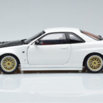 Nissan Skyline GT-R R34 Nismo Z-Tune Wit MotorHelix 1:18 - image 5 of 11