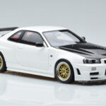 Nissan Skyline GT-R R34 Nismo Z-Tune Wit MotorHelix 1:18 - image 6 of 11