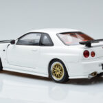 Nissan Skyline GT-R R34 Nismo Z-Tune Wit MotorHelix 1:18 - image 7 of 11