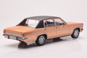 Opel Diplomat B Beige Metallic MCG 1:18 MCG18335 Metaal — afbeelding 2 van 6