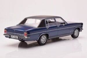 Opel Diplomat B Donkerblauw Metallic MCG 1:18 MCG18336 Metaal — afbeelding 2 van 6