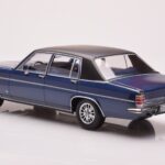 Opel Diplomat B Donkerblauw Metallic MCG 1:18 - image 5 of 6