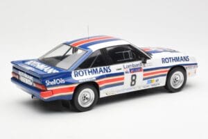 Opel Manta 400 Rothmans #8 J. McRae / I. Grindrod Lombard RAC Rally 1983 IXO 1:18 18RMC038A Metaal — afbeelding 2 van 6