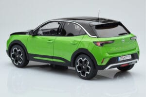 Opel Mokka-e GS Line Matcha Groen Otto 1:18 OT435 Hars — afbeelding 4 van 5