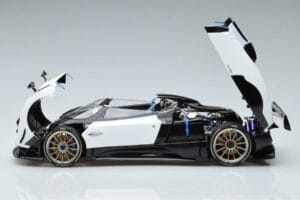 Pagani Zonda HP Barchetta Carbon Fiber Wit LCD 1:18 LCD18009-WH Metaal — afbeelding 4 van 9