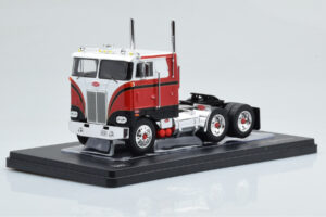 Peterbilt 352 Pacemaker Rood Wit IXO 1:43