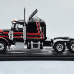 Peterbilt 359 Zwart Rood IXO 1:43 - image 2 of 4