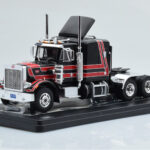 Peterbilt 359 Zwart Rood IXO 1:43