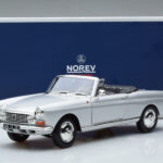 Peugeot 404 Cabriolet Zilver Norev 1:18 - image 8 of 8