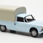 Peugeot 404 Pickup Bache Pastelblauw Otto 1:18 - image 4 of 6