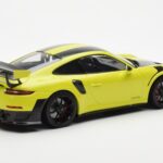 Porsche 911 991.2 GT2 RS Lichtgroen Met Zwarte Magnesium Velgen Minichamps 1:18 - image 2 of 6