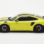 Porsche 911 991.2 GT2 RS Lichtgroen Met Zwarte Magnesium Velgen Minichamps 1:18 - image 3 of 6