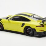 Porsche 911 991.2 GT2 RS Lichtgroen Met Zwarte Magnesium Velgen Minichamps 1:18 - image 5 of 6