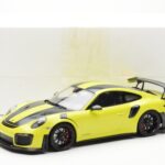 Porsche 911 991.2 GT2 RS Lichtgroen Met Zwarte Magnesium Velgen Minichamps 1:18 - image 6 of 6