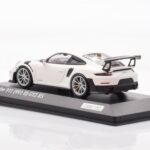 Porsche 911 991.2 GT2 RS Wit Minichamps 1:43 - image 3 of 4