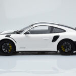Porsche 911 GT2 RS 991.2 Weissach Package Wit Zwarte Magnesium Velgen Minichamps 1:18 - image 3 of 6