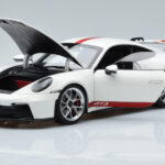 Porsche 911 992 GT3 Wit Norev 1:18 - image 2 of 7