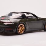 Porsche 911 992 Targa 4S Olijfgroen GT Spirit 1:18 - image 2 of 6
