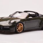 Porsche 911 992 Targa 4S Olijfgroen GT Spirit 1:18