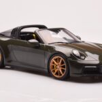 Porsche 911 992 Targa 4S Olijfgroen GT Spirit 1:18 - image 4 of 6