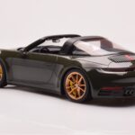 Porsche 911 992 Targa 4S Olijfgroen GT Spirit 1:18 - image 5 of 6