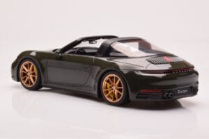 Porsche 911 992 Targa 4S Olijfgroen GT Spirit 1:18 GT438 Hars — afbeelding 5 van 6