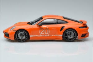 Porsche 911 992 Turbo S China 20th Anniversary Oranje Minichamps 1:18 155069171 Metaal — afbeelding 3 van 6