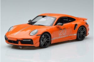 Porsche 911 992 Turbo S China 20th Anniversary Oranje Minichamps 1:18 155069171