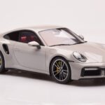 Porsche 911 992 Turbo S Crayon Grijs GT Spirit 1:18 - image 4 of 6