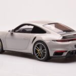 Porsche 911 992 Turbo S Crayon Grijs GT Spirit 1:18 - image 5 of 6