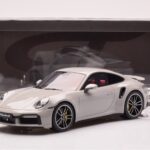 Porsche 911 992 Turbo S Crayon Grijs GT Spirit 1:18 - image 6 of 6