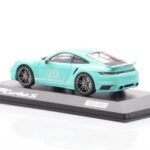Porsche 911 992 Turbo S Mint Groen Minichamps 1:43 - image 3 of 4